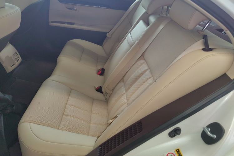 Used Lexus ES 2015 300h Comfort Edition
