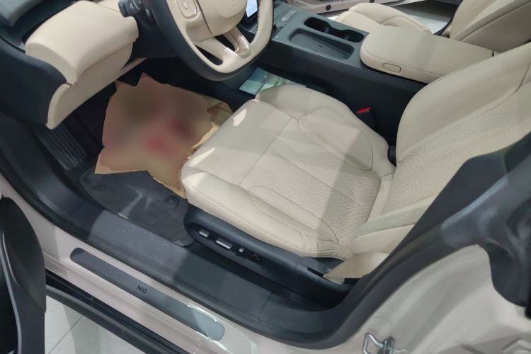 Used Nio ET5 2022 75 kWh Left Front Seat