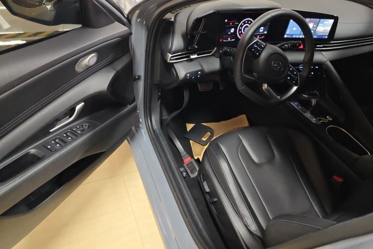 Used Hyundai Elantra 2022 1.5L CVT LUX Prestige Edition