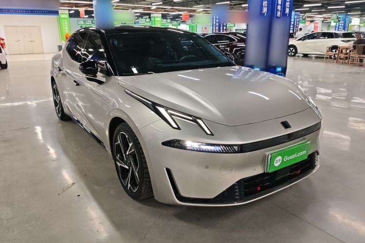 Used Lynk & Co 07 2024 EM-P 126 Long-Range Halo Front Right 45 Deg