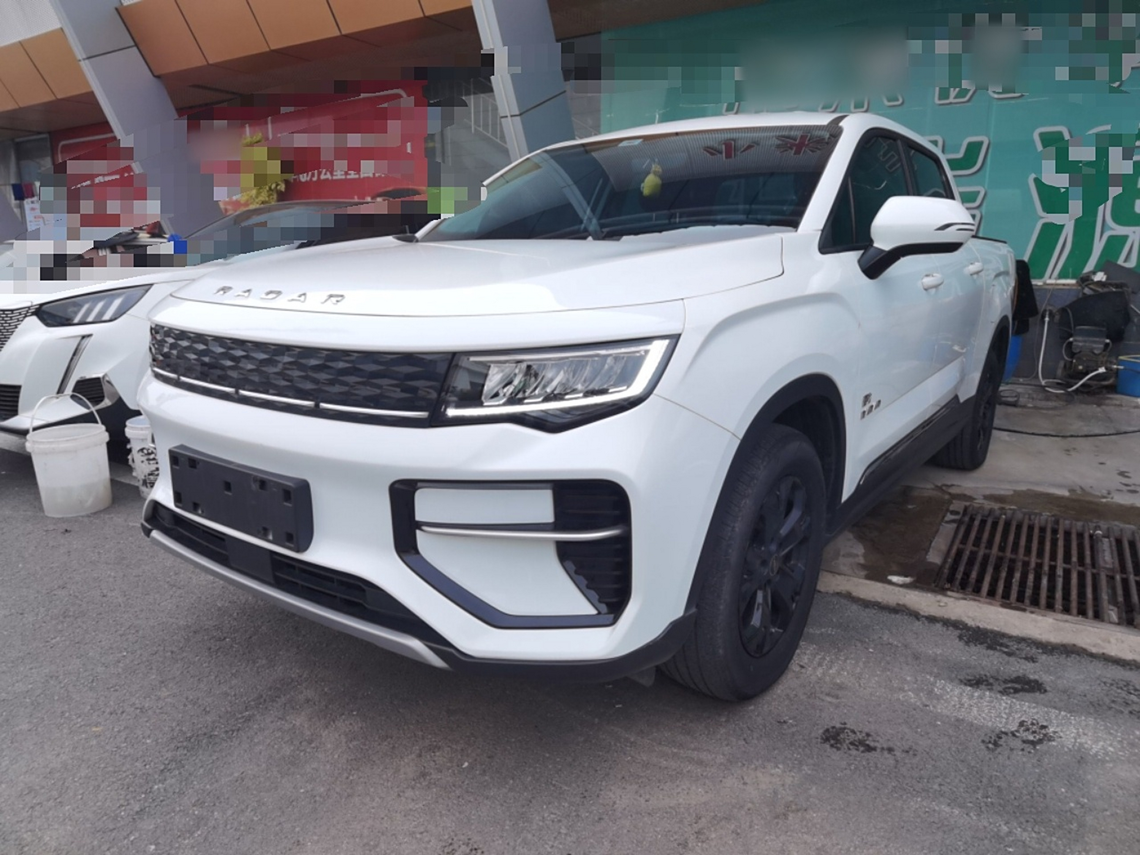 Под передней частью автомобиля
