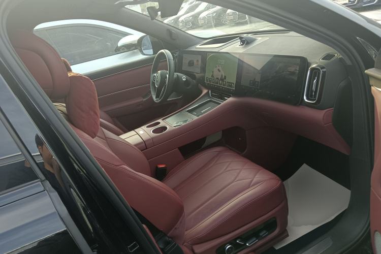 Used Hima AITO M8 2025 Extended-Range Ultra Version 53.4 kWh 5-Seater Edition Right Front Seat