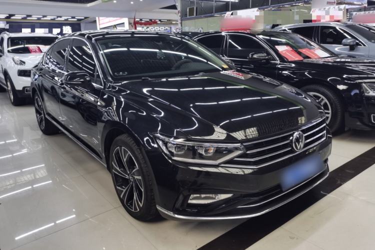 Used Volkswagen Magotan 2020 330TSI DSG Luxury Edition Front Right 45 Deg