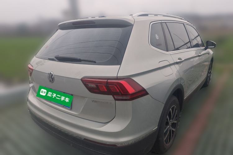 Used Volkswagen Tiguan L 2017 330TSI Automatic Two-Wheel Drive Luxury Edition Rear Right 45 Deg