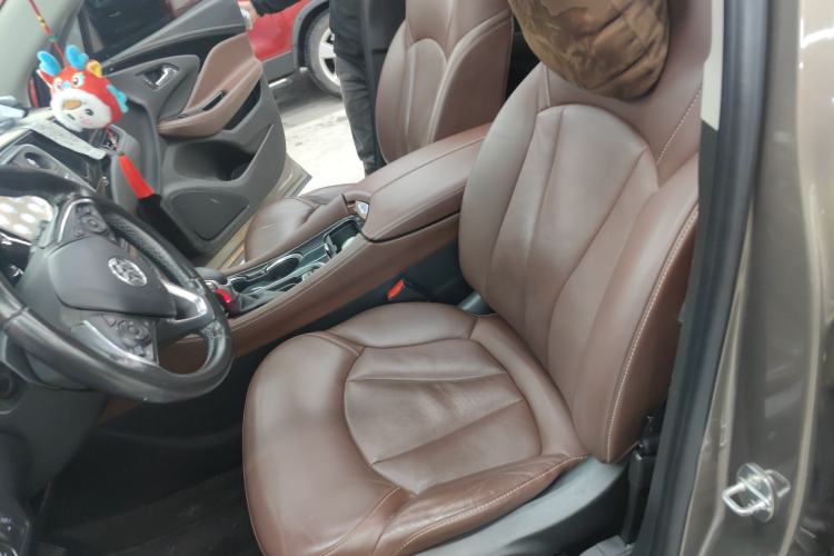 Used Buick Envision 2017 20T Two-Wheel Drive Luxury Model Left Front Seat