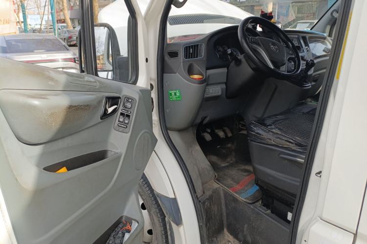 Used Foton Toano 2022 2.5T Manual Jixiang Van Extended Wheelbase Mid-Roof Design Rear Dual Tires 3-Seater D25TCIF1 Driver Seat