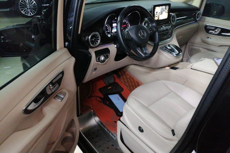 Used Mercedes-Benz V-Class 2017 V 260 Avantgarde Edition
