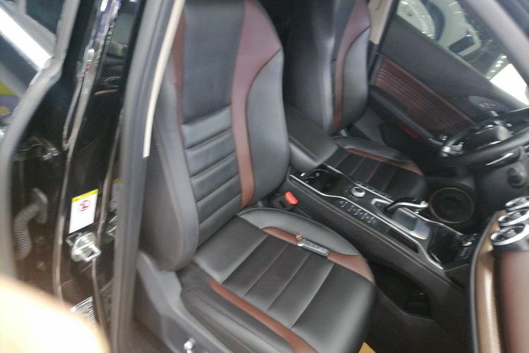 Used Wey VV5 2021 1.5T Two-Wheel Drive Smart Pioneer
