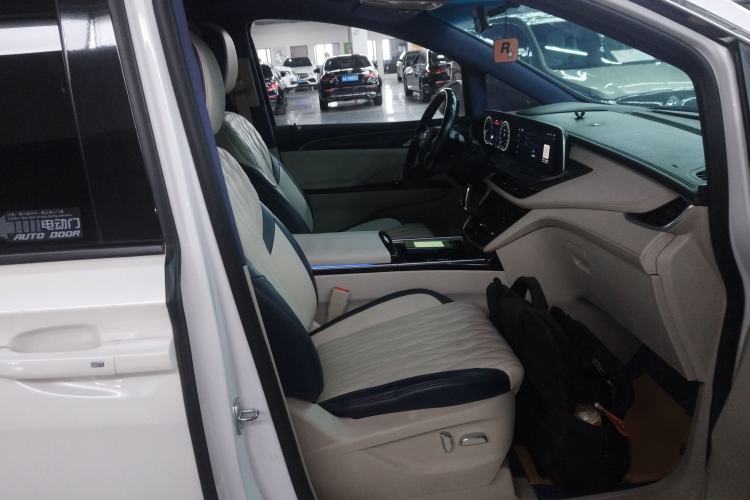 Used Buick GL8 2022 ES Landtrek 653T Comfort Edition
