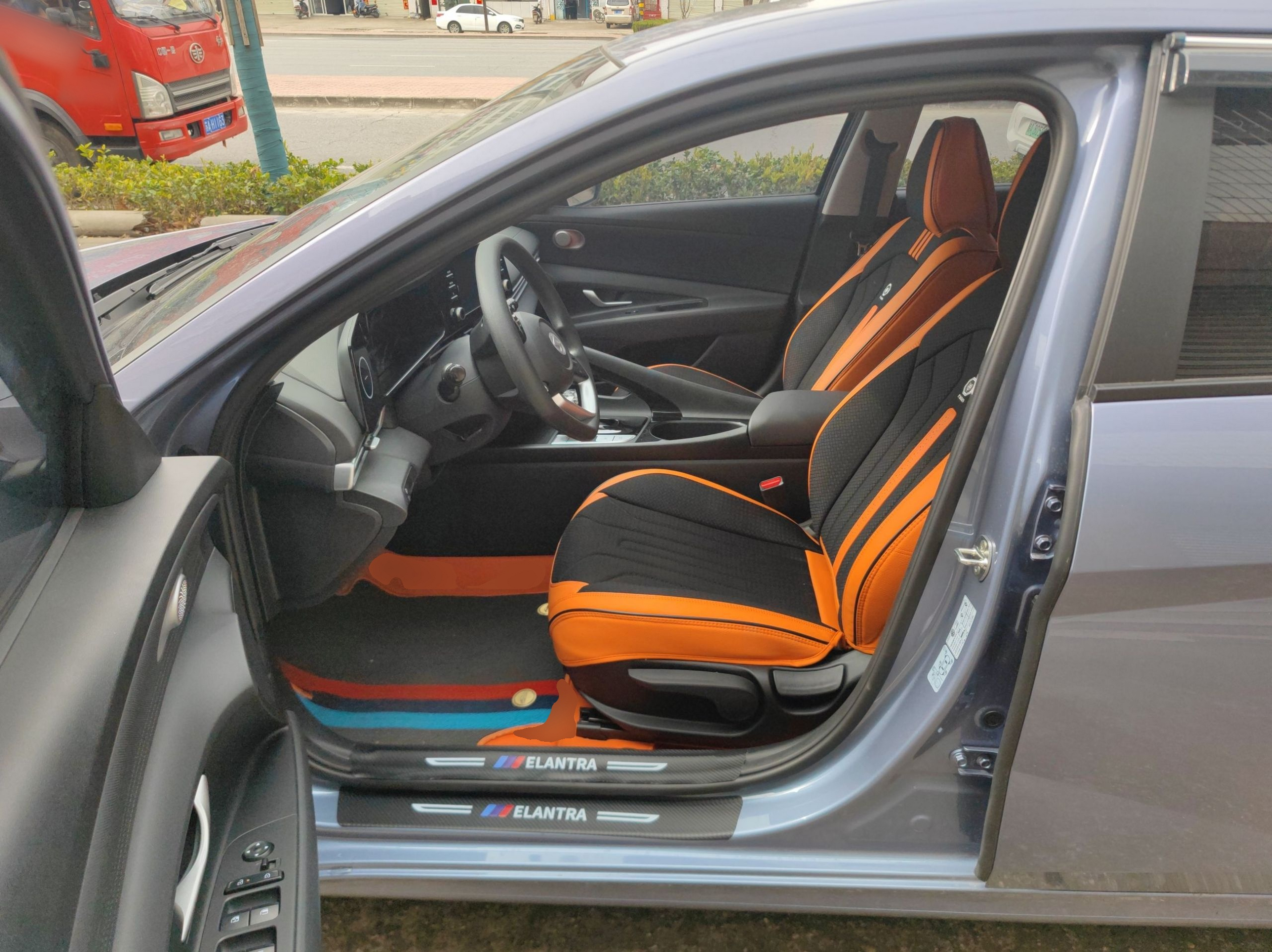 Переднее сиденье в автомобиле