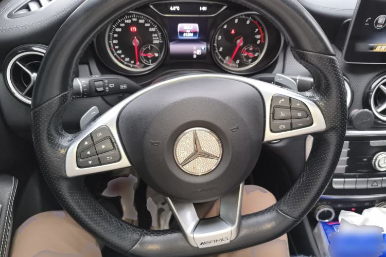 Used Mercedes-Benz GLA 2019 GLA 200 Fashion Model Steering Wheel