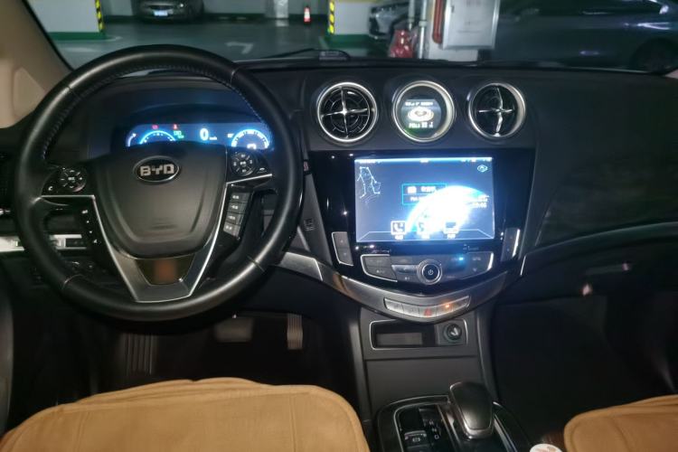 Used BYD Tang New Energy 2015 2.0T Four-Wheel-Drive Flagship Model Center Console