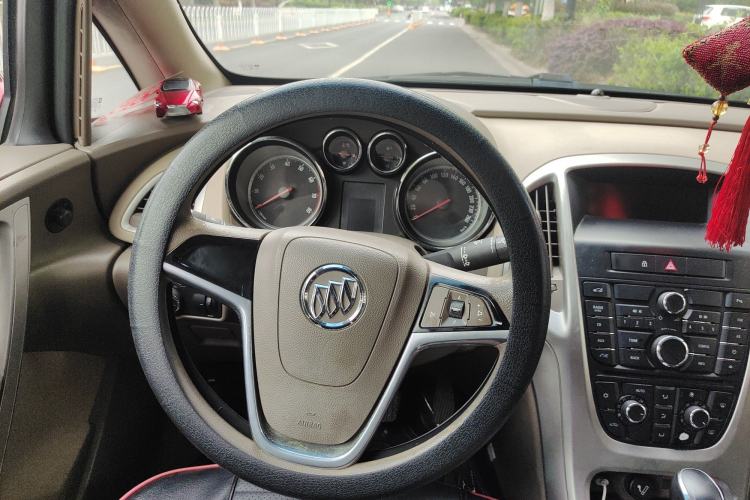 Used Buick GT 2012 GT 1.6L Automatic Fashion Edition Steering Wheel