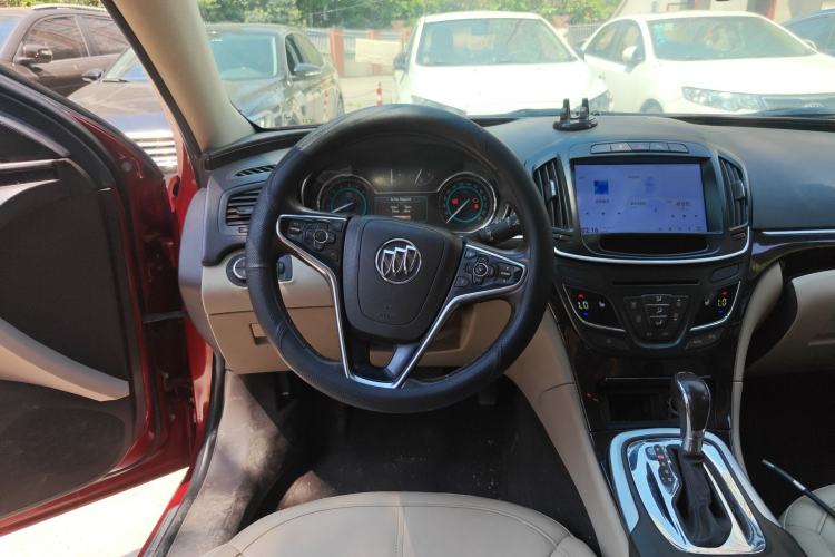 Used Buick Regal 2014 2.0L Elite Fashion Edition Steering Wheel