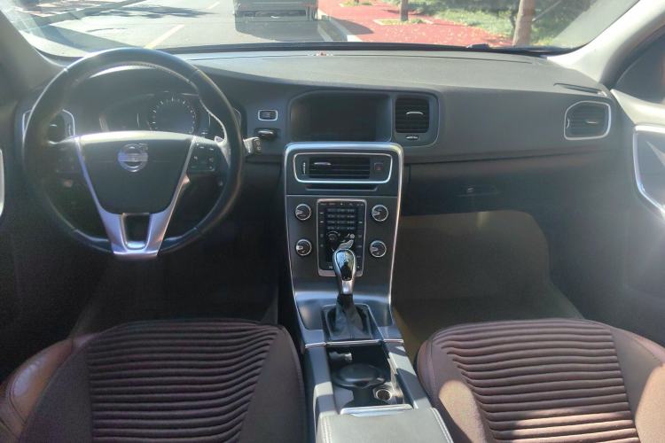 Used Volvo V60 2014 Restyled T5 Zhiya Edition

