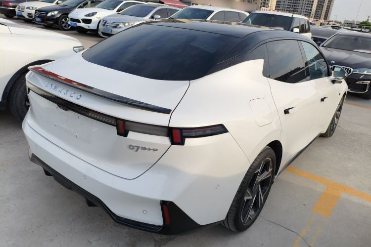 Used Lynk & Co 07 2024 EM-P 126 Long-Range Ultra Rear Right 45 Deg