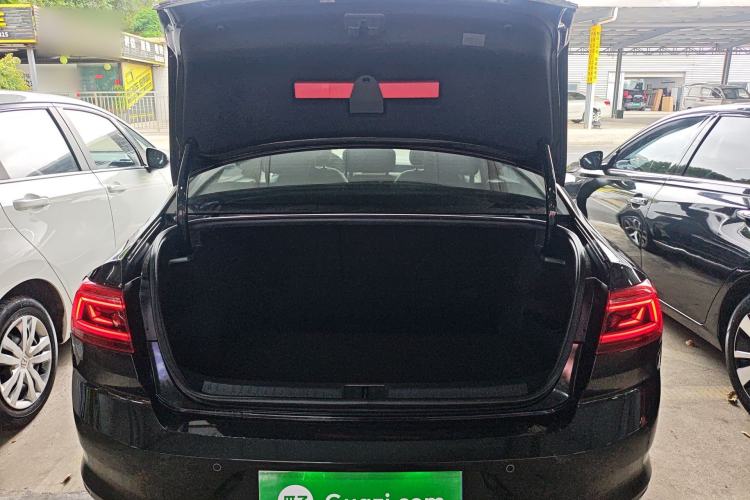 Used Volkswagen Magotan 2020 280TSI DSG Comfort Edition Trunk