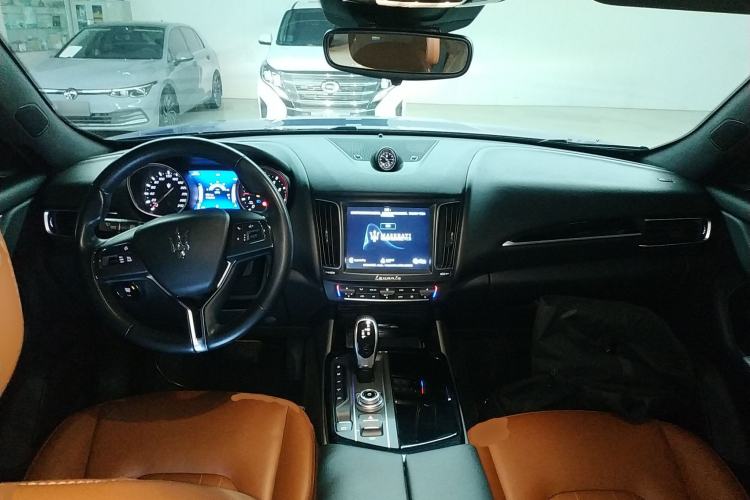 Used Maserati Levante 2018 3.0T Classic Edition Center Console