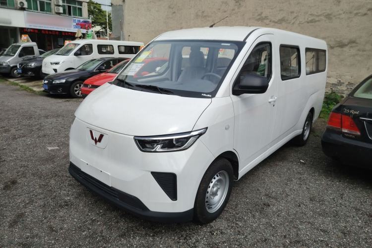Used Wuling Yangguang 2024 300KM Comfort Version Passenger Van 75kW