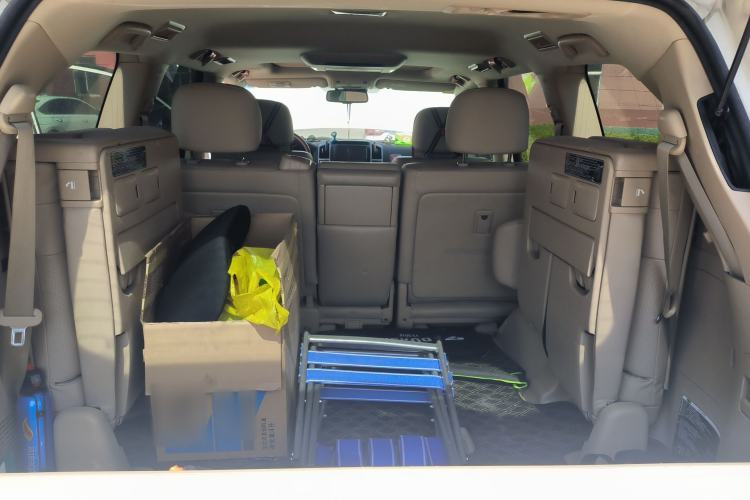 Used Toyota Land Cruiser 2012 4.6L Automatic VX-R Trunk