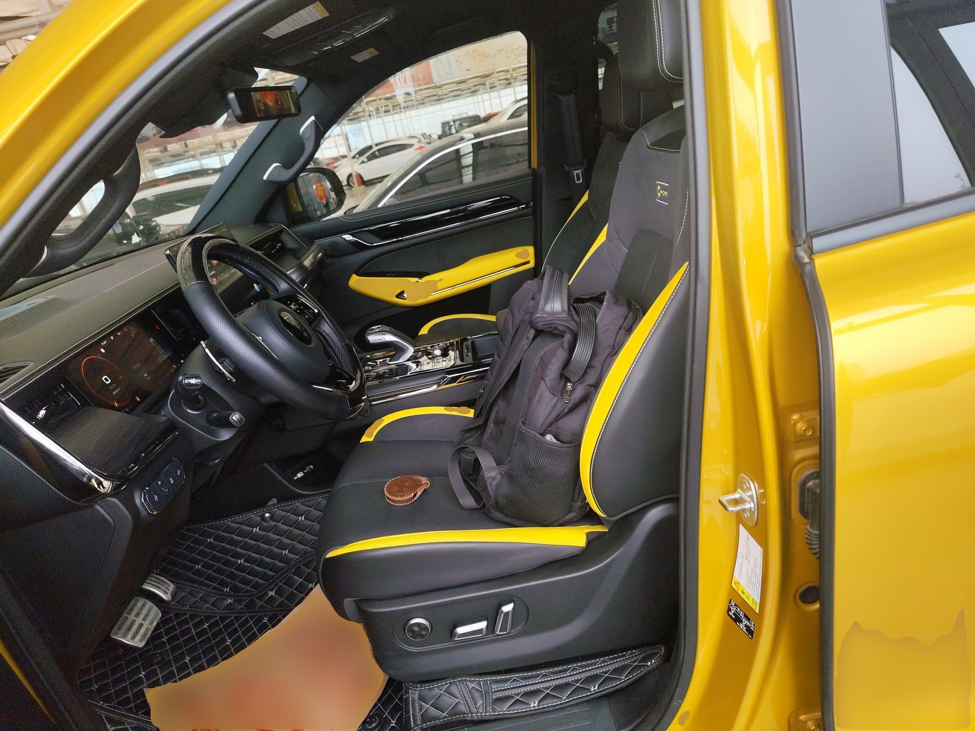 المقاعد الأمامية داخل السيارة