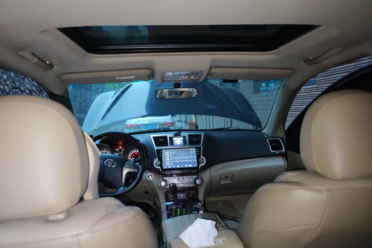 Used Toyota Highlander 2011 2.7L Two-Wheel Drive 7-Seater Luxury Edition
