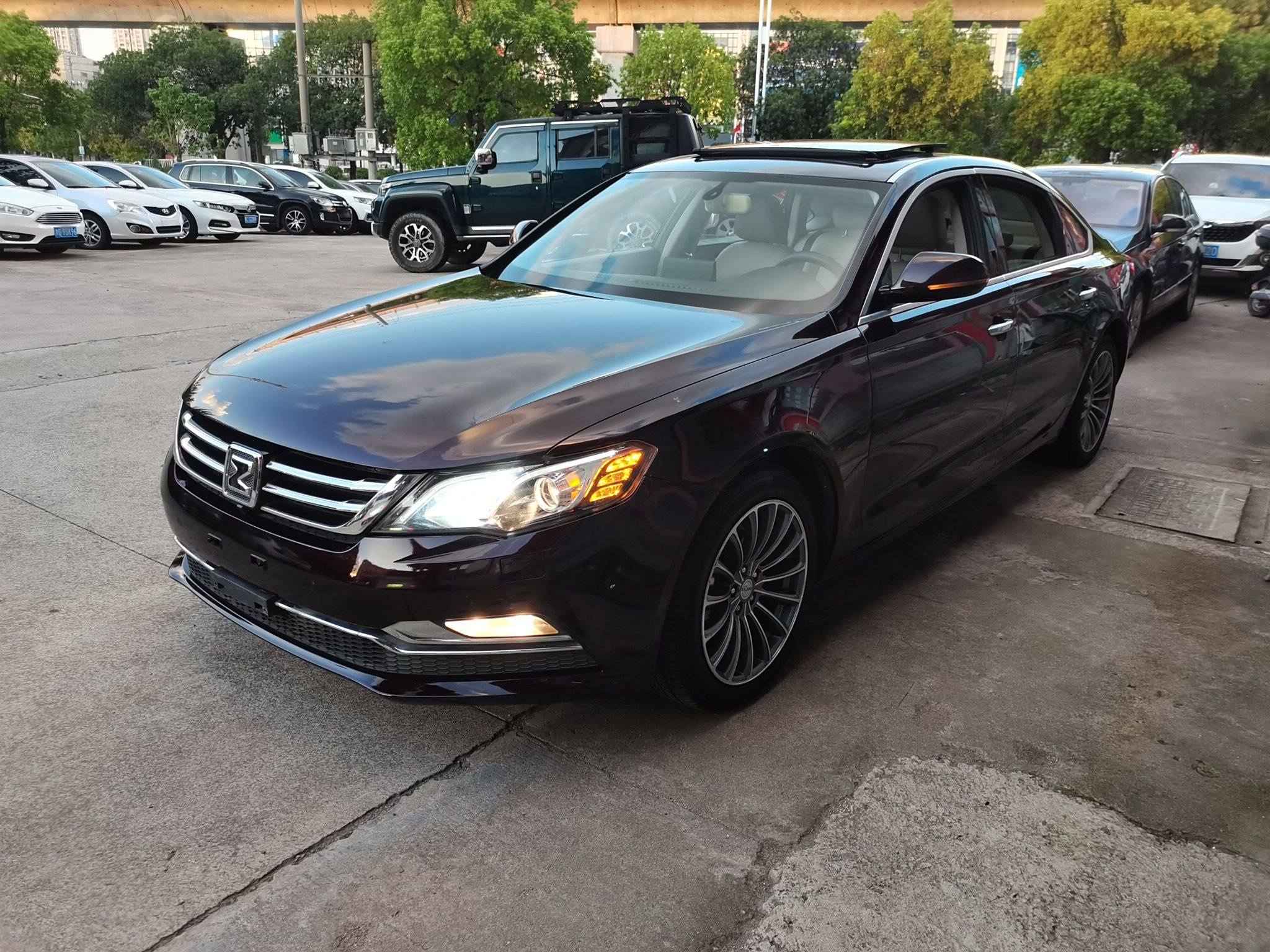 تحت مقدمة السيارة