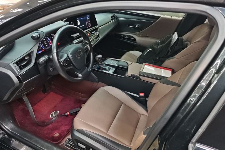 Used Lexus ES 2021 200 Excellence Edition
