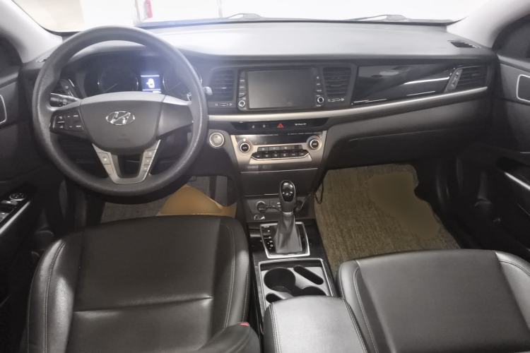 Used Hyundai Mistra 2017 1.8L Automatic Smart GLS China V Standard Center Console