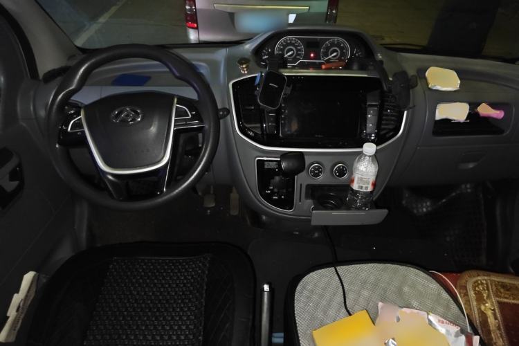 Used SAIC MAXUS Xintu V80 2019 2.5T Classic AMT Aoyuntong Short Wheelbase Mid-Roof 5/6-Seater
