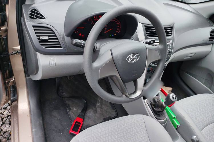 Used Hyundai Verna (older generation) 2014 1.4L Manual Smart GLS Trim Steering Wheel