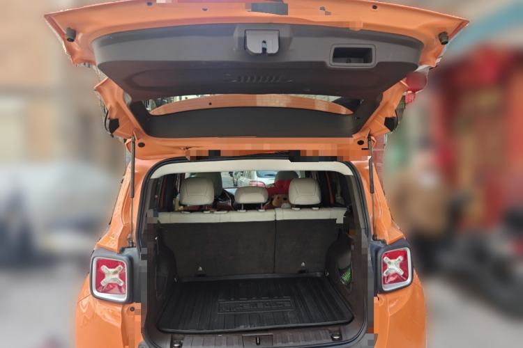 Used Jeep Renegade 2016 1.4T Automatic Smart Edition Trunk