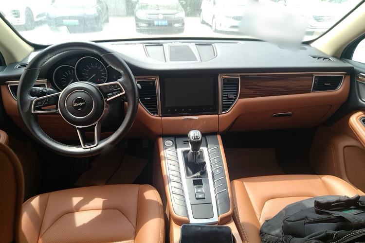 Used Zotye SR9 2017 2.0T Manual "Ultimate Road" Edition Center Console