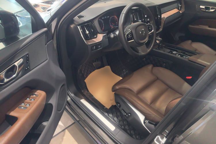 Used Volvo XC60 2021 T5 4x4 Smart Luxury Edition