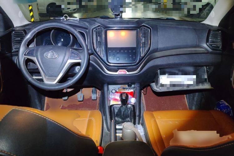 Used CHANGAN OSHAN CX70 2016 1.6L Manual Luxury Model Center Console