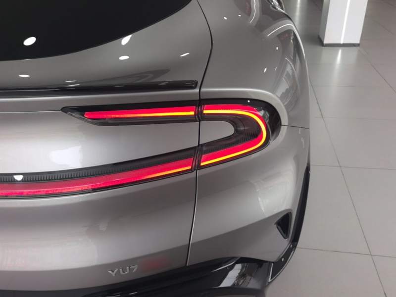 Used Xiaomi Auto YU7 2025 Ultra-Long Range High-Performance All-Wheel-Drive Max Edition — 7