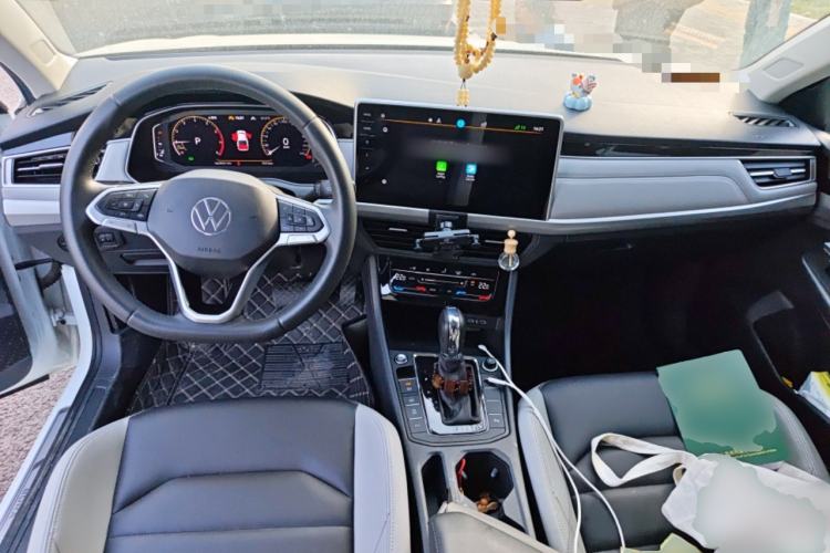 Used Volkswagen Bora 2023 300TSI DSG Prestige Edition Center Console