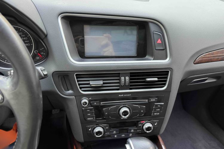 Used Audi Q5 2016 40 TFSI Technology Edition Audio And AC Panel