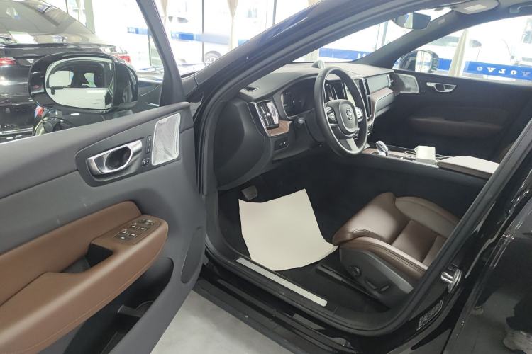 Used Volvo XC60 New Energy 2025 Plug-in Hybrid Long-Range All-Wheel Drive Smart Luxury Edition