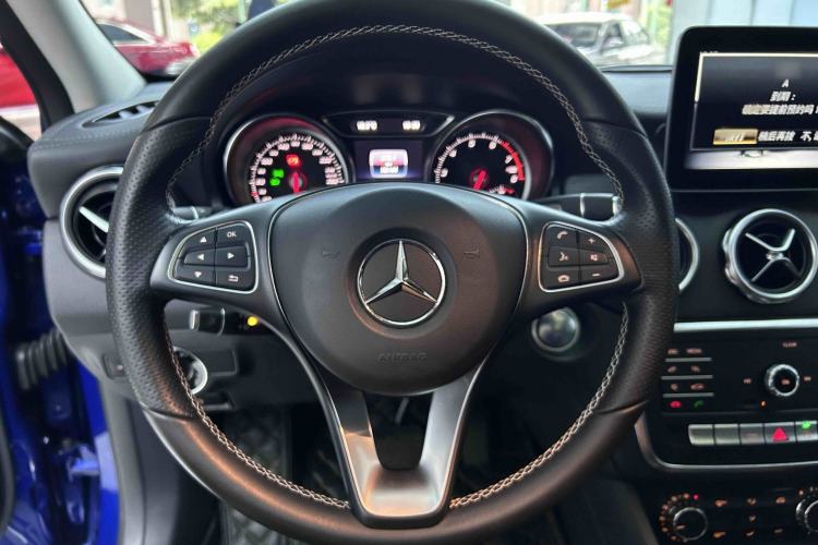 Used Mercedes-Benz GLA 2018 GLA 200 Fashion Model Steering Wheel