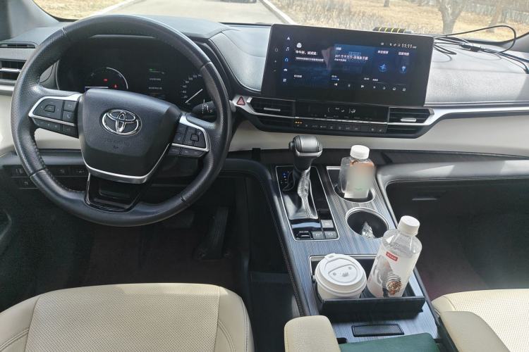 Used Toyota SIENNA 2023 2.5L Hybrid Deluxe Edition
