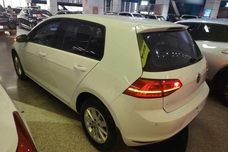 Used Volkswagen Golf 2016 1.6L Automatic Fashion Model
