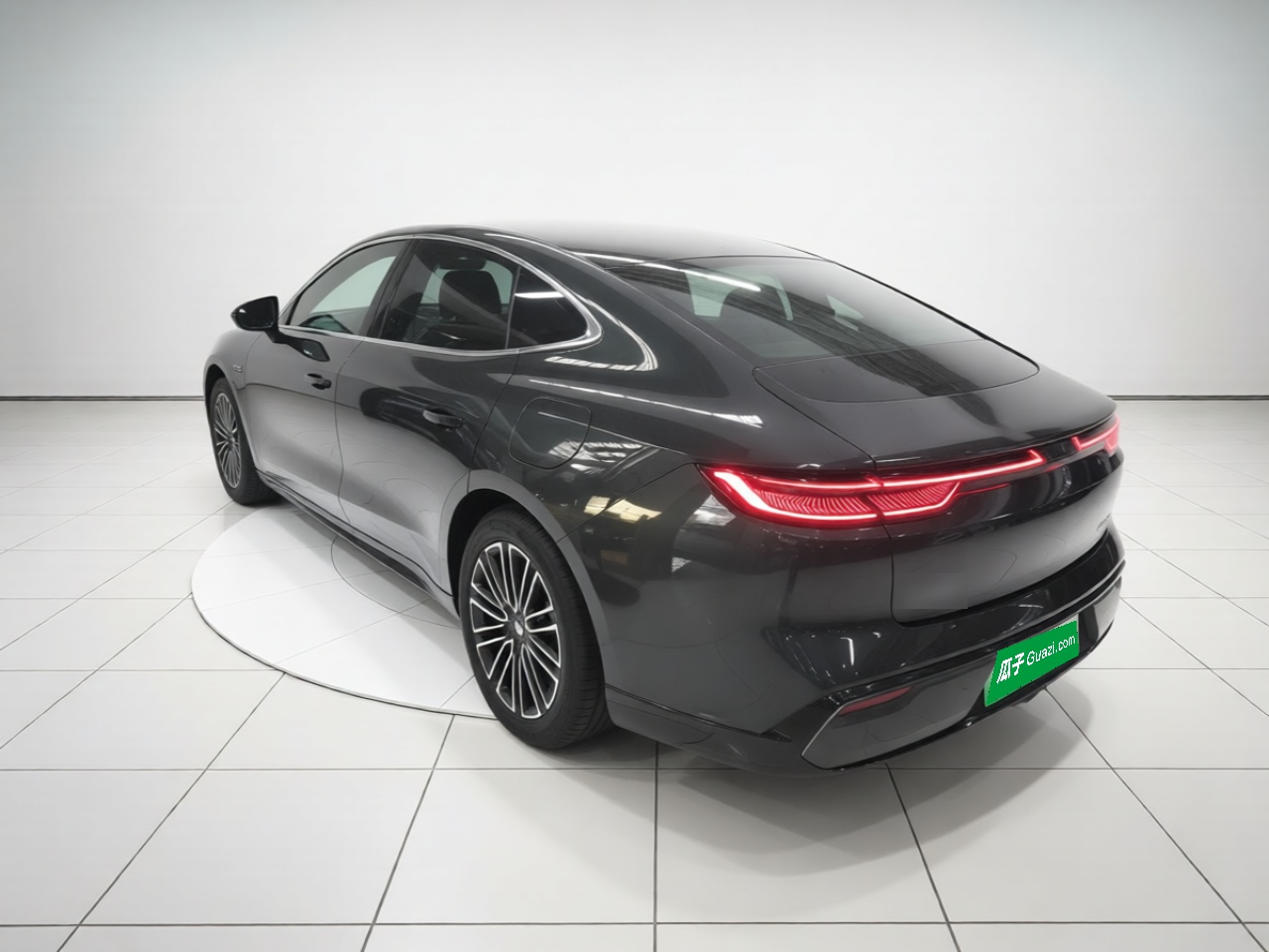 Geely Galaxy 8 2025 130km EM-i Deluxe Edition — снимка 4
