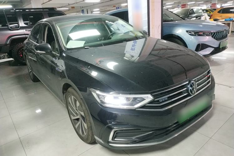 Used Volkswagen Magotan GTE Plug-in Hybrid 2020 GTE Luxury Model Front Right 45 Deg