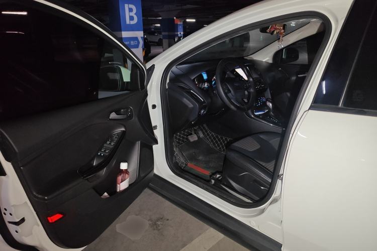 Used Ford Focus 2017 Sedan 1.6L Automatic Fashion Edition Smart Drive Version
