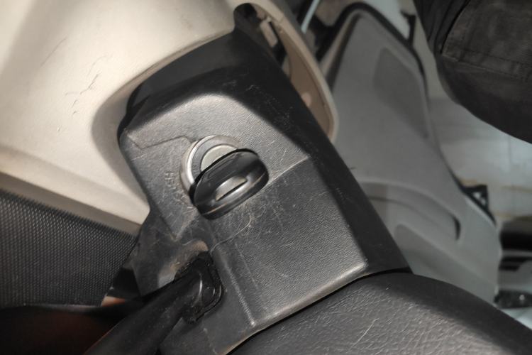 Used Jinbei Hiace 2014 2.0L Luxury Version V19
