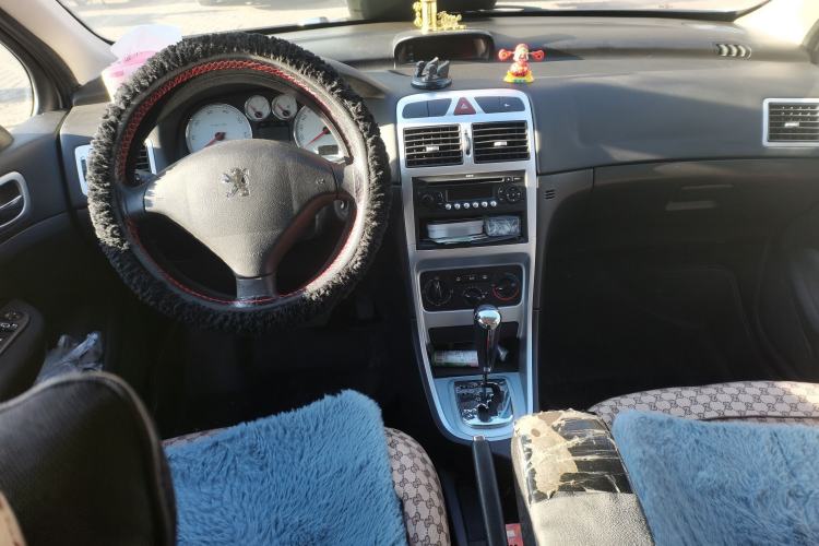 Used Peugeot 307 2010 Sedan 1.6L Automatic Comfort Edition Center Console