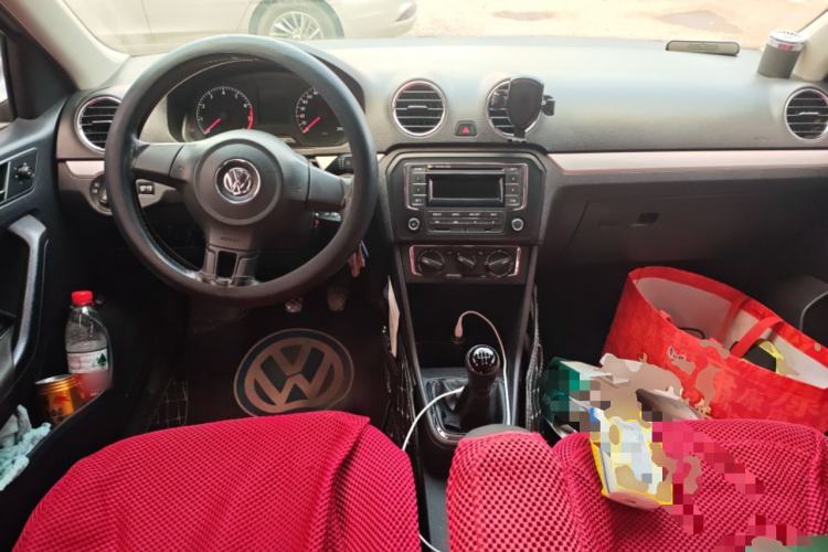 Used Volkswagen Jetta 2015 Zhuihui Edition 1.6L Manual Comfort Model Center Console