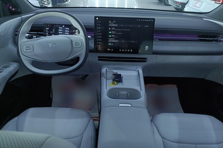 Used XPeng G6 2025 625 Long-Range Max Tech Edition Center Console