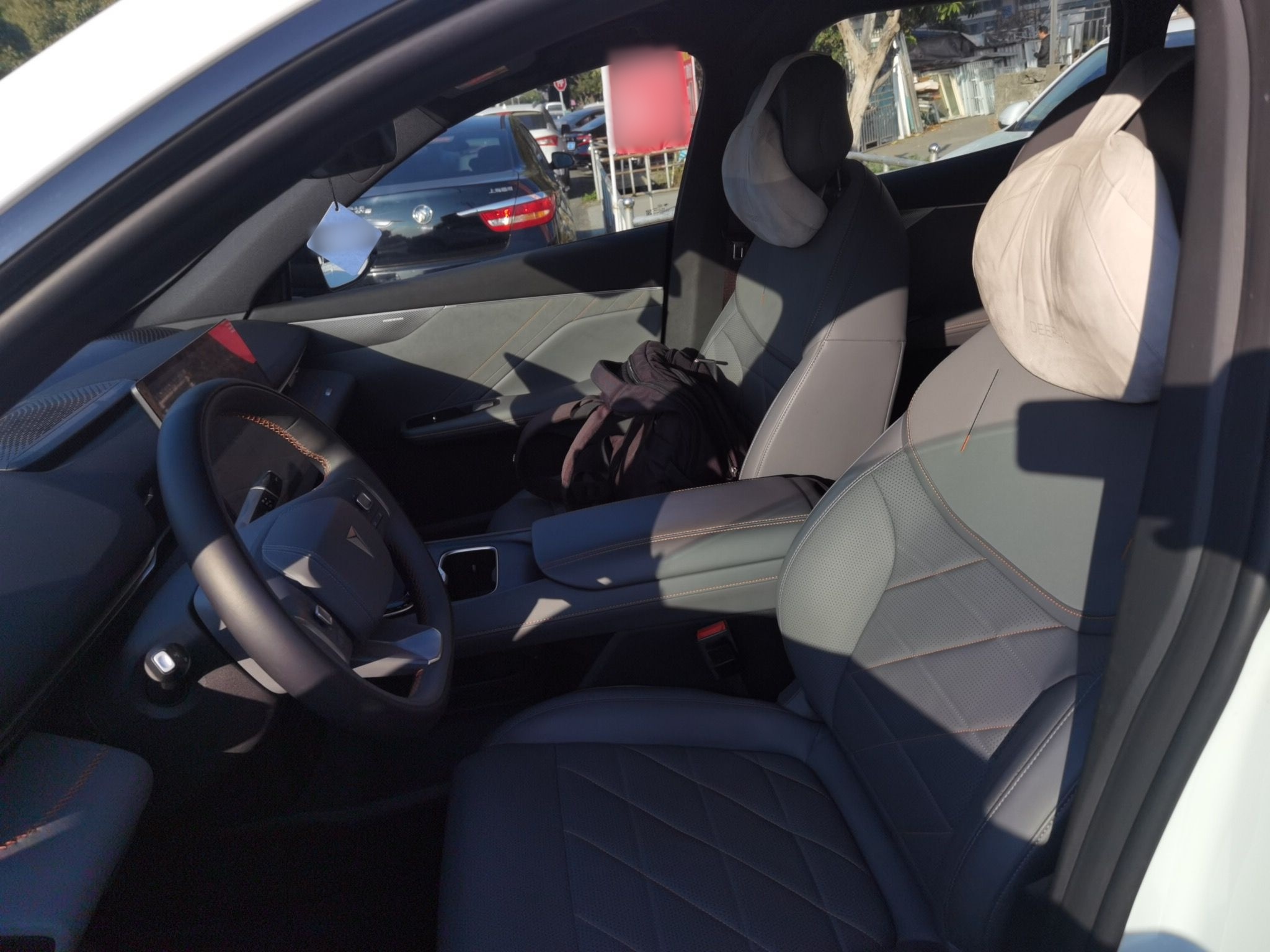 Переднее сиденье в автомобиле